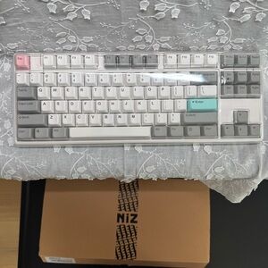 NIZ X87pro EC Bluetooth 35g (Game Version) TKL Keyboard — NEW IN BOX